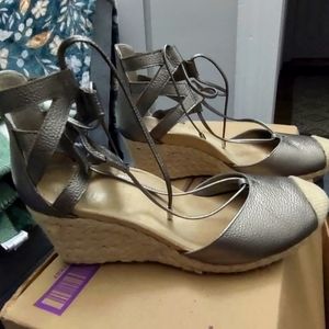 Vionic Calypso Metallic Espadrille Wedge shoes Size 8